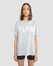 Lade das Bild in den Galerie-Viewer, FLAB CLOUDS TEE